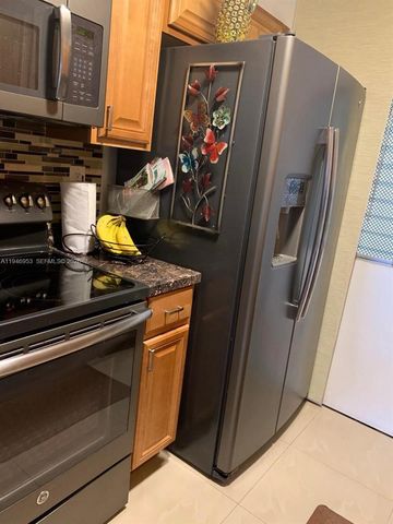 16801 NE 13th Ave 301, Miami, FL 33162