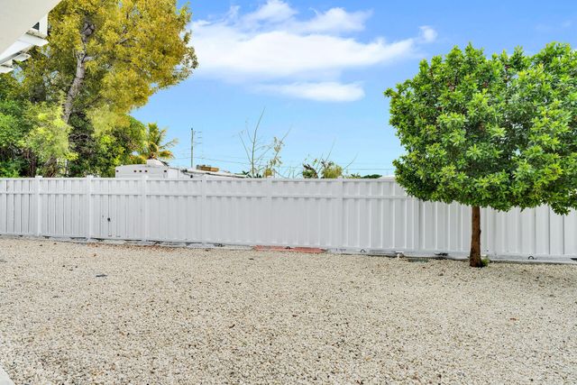 10877 Overseas Hwy Apt 6, Marathon, FL 33050