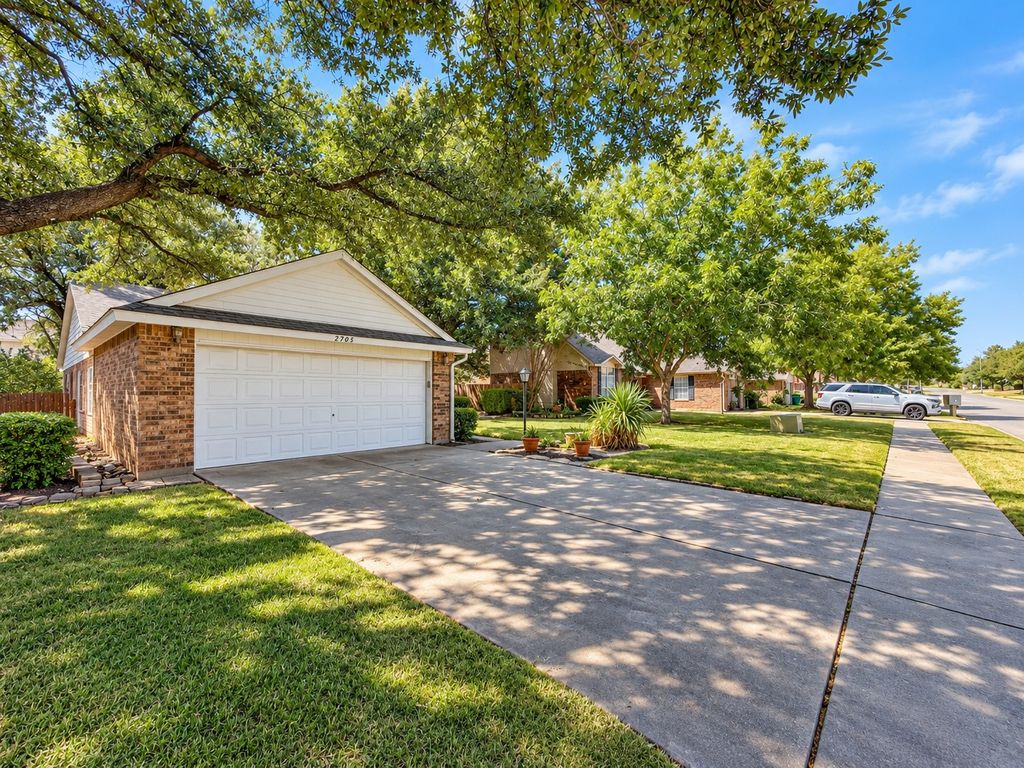2705 Thunderbird Drive, Denton, TX 76207 — photo 2