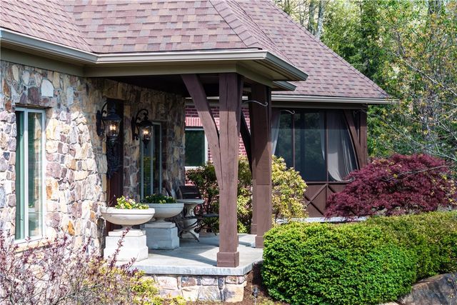 29 Virginia Lane, Cecil, PA 15317