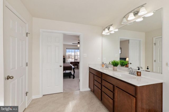 170 SHALLOW CREEK DR, Ranson, WV 25438