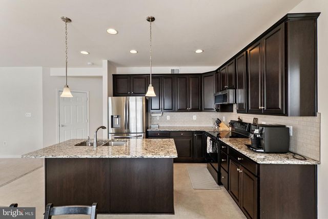 170 SHALLOW CREEK DR, Ranson, WV 25438