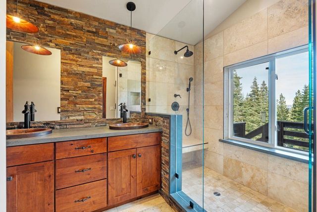 12395 Skislope Way, Truckee, CA 96160