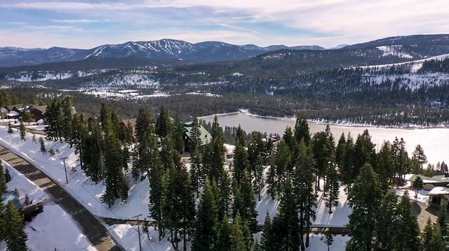 12395 Skislope Way, Truckee, CA 96160