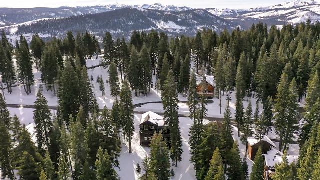 12395 Skislope Way, Truckee, CA 96160