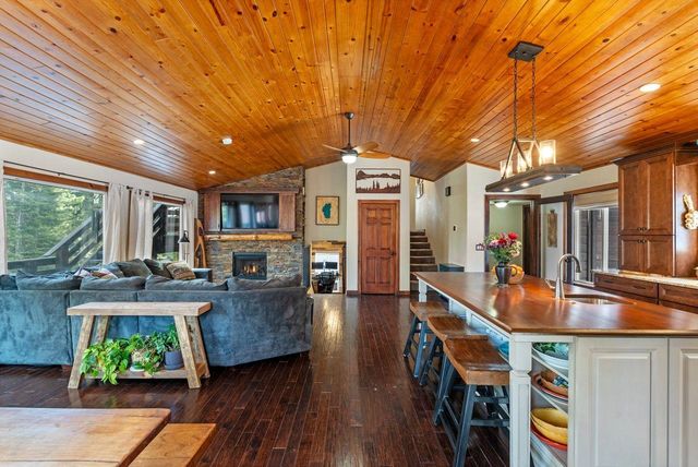 12395 Skislope Way, Truckee, CA 96160