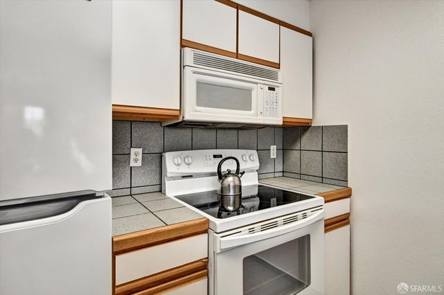 1678 Wallace Avenue, San Francisco, CA 94124