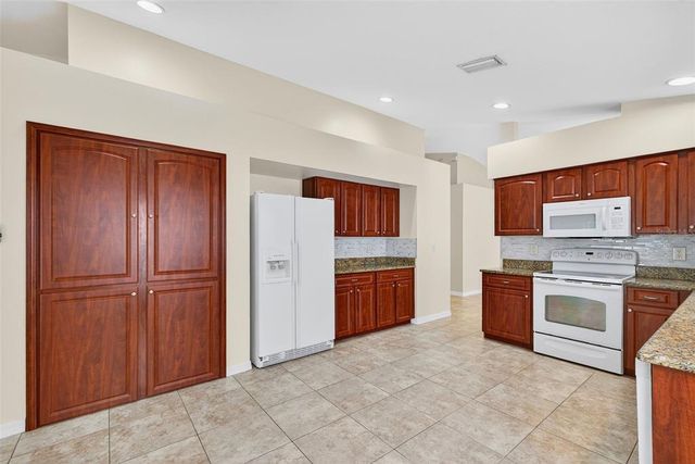 913 SUMMER BREEZE DRIVE, Brandon, FL 33511