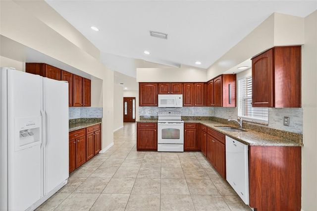 913 SUMMER BREEZE DRIVE, Brandon, FL 33511
