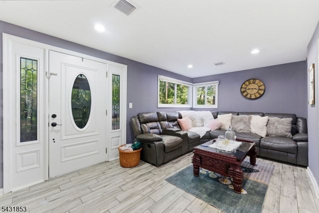 47 Dupont Ave, Wanaque Boro, NJ 07420