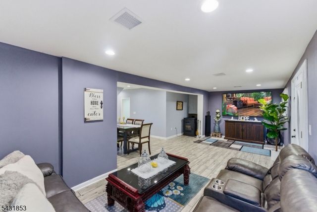 47 Dupont Ave, Wanaque Boro, NJ 07420