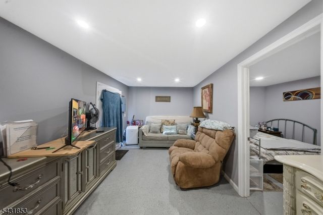 47 Dupont Ave, Wanaque Boro, NJ 07420