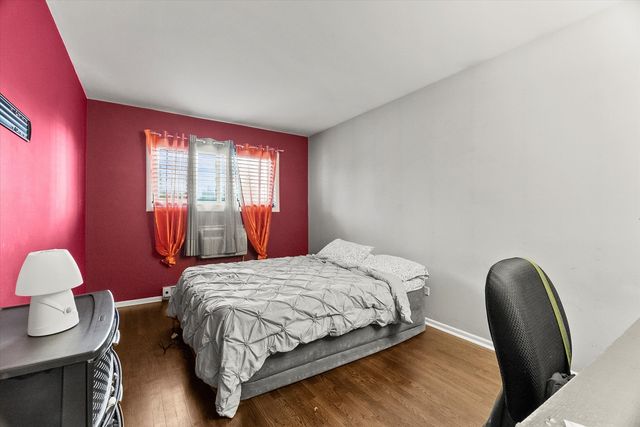 1S124 Winthrop Lane, Villa Park, IL 60181