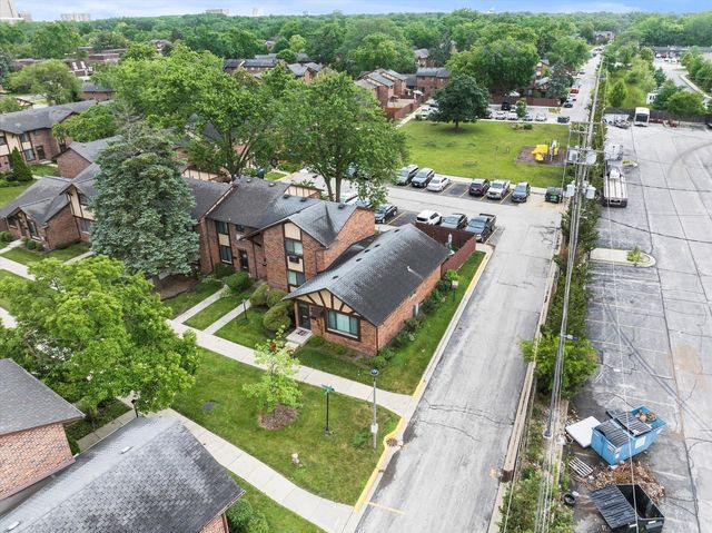 1S124 Winthrop Lane, Villa Park, IL 60181
