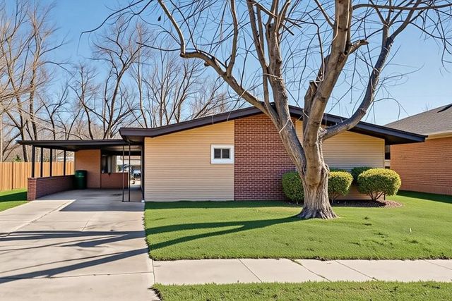 302 Meadow Drive, Gainesville, TX 76240