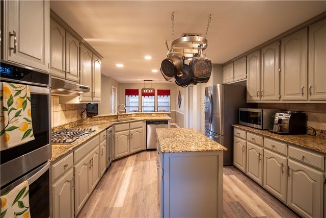 308 Sea Gate Dr, Portland, TX 78374