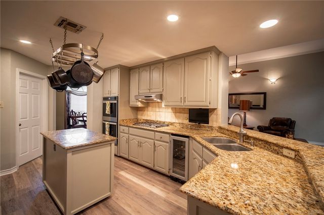 308 Sea Gate Dr, Portland, TX 78374