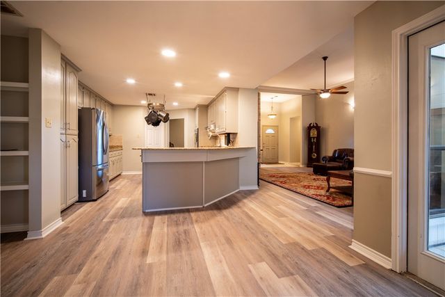 308 Sea Gate Dr, Portland, TX 78374