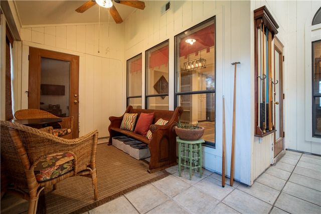 308 Sea Gate Dr, Portland, TX 78374
