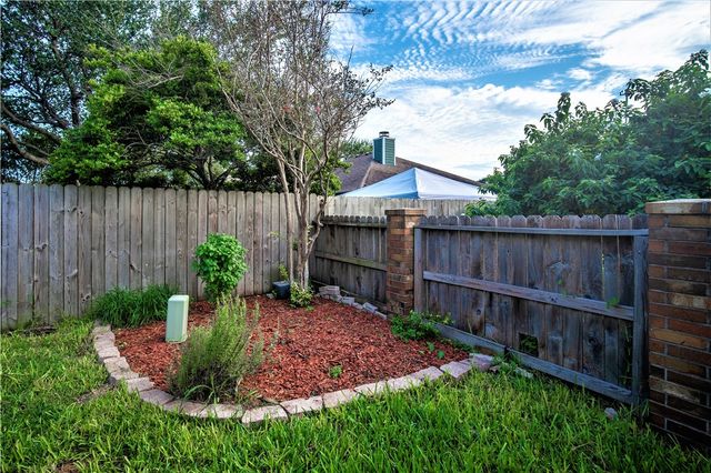308 Sea Gate Dr, Portland, TX 78374