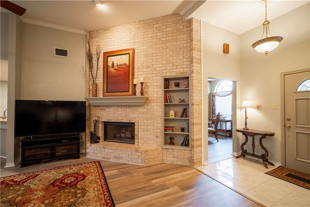 308 Sea Gate Dr, Portland, TX 78374