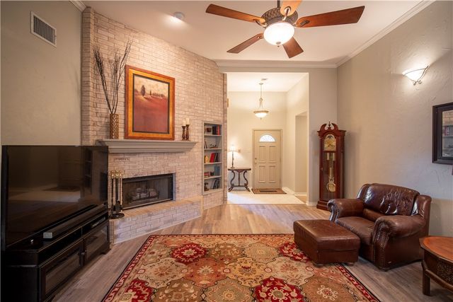 308 Sea Gate Dr, Portland, TX 78374