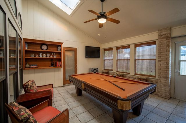 308 Sea Gate Dr, Portland, TX 78374