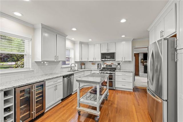 1103 Peace Haven Road, Winston-salem, NC 27104