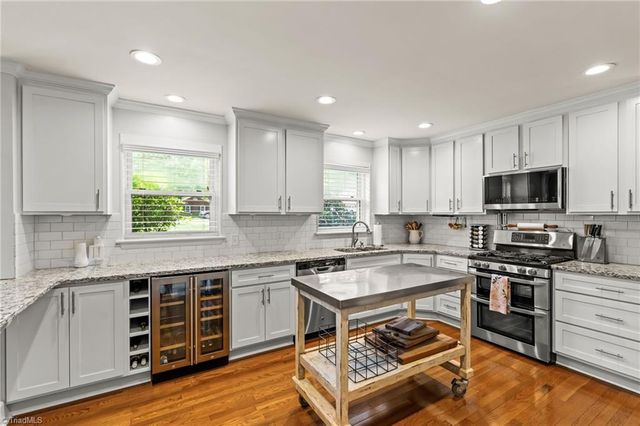 1103 Peace Haven Road, Winston-salem, NC 27104