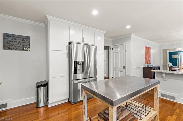 1103 Peace Haven Road, Winston-salem, NC 27104