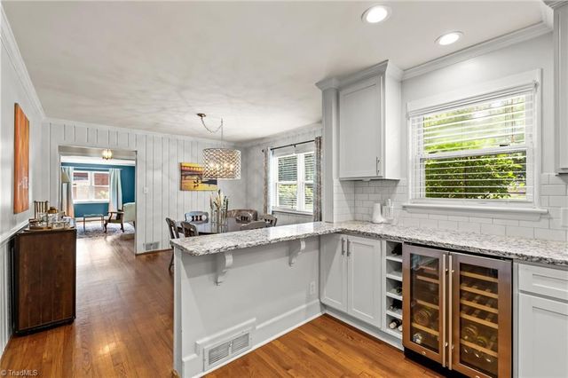 1103 Peace Haven Road, Winston-salem, NC 27104