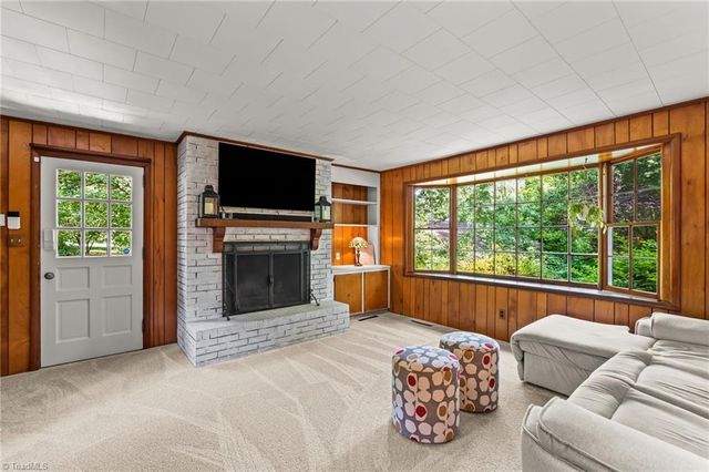 1103 Peace Haven Road, Winston-salem, NC 27104