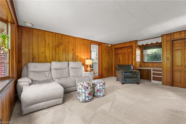 1103 Peace Haven Road, Winston-salem, NC 27104