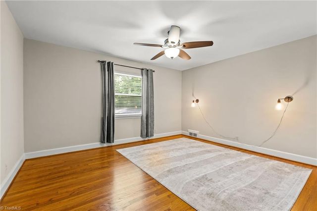 1103 Peace Haven Road, Winston-salem, NC 27104