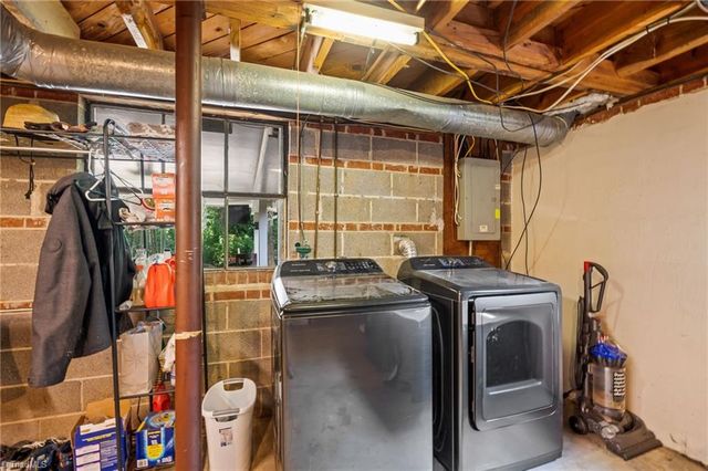 1103 Peace Haven Road, Winston-salem, NC 27104