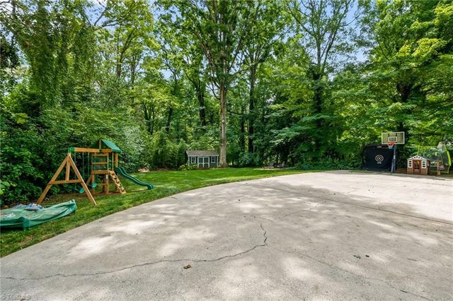 1103 Peace Haven Road, Winston-salem, NC 27104