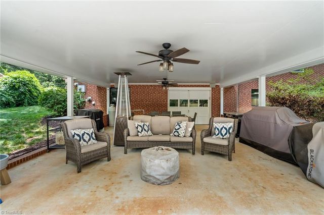 1103 Peace Haven Road, Winston-salem, NC 27104