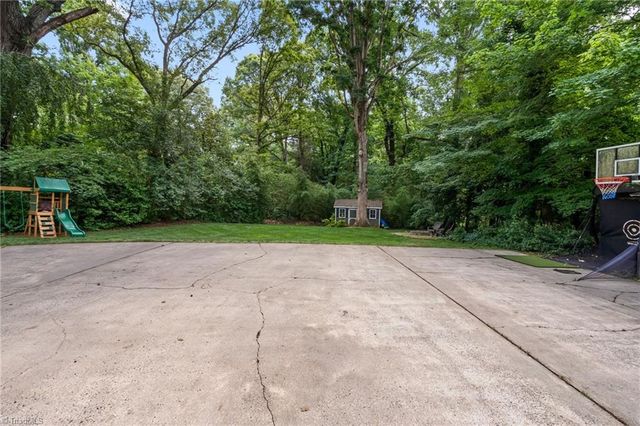 1103 Peace Haven Road, Winston-salem, NC 27104