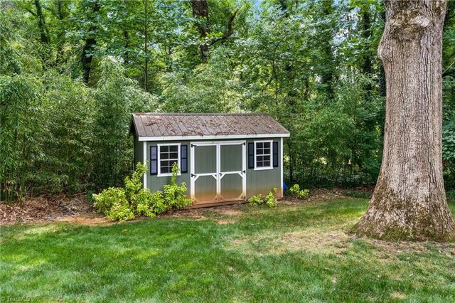 1103 Peace Haven Road, Winston-salem, NC 27104