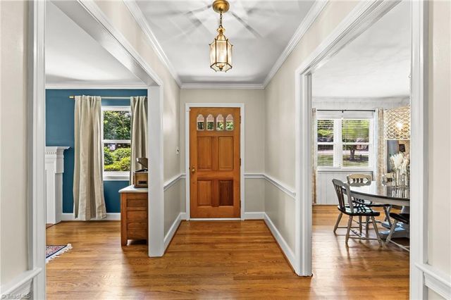 1103 Peace Haven Road, Winston-salem, NC 27104