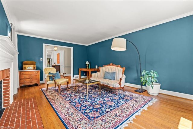 1103 Peace Haven Road, Winston-salem, NC 27104