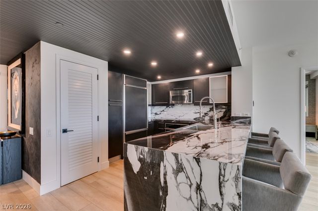 322 Karen Avenue 3902, Las Vegas, NV 89109