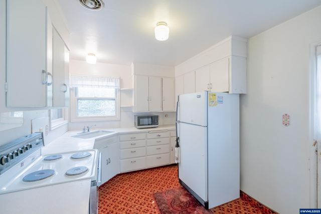 583 Manbrin Dr N, Keizer, OR 97303