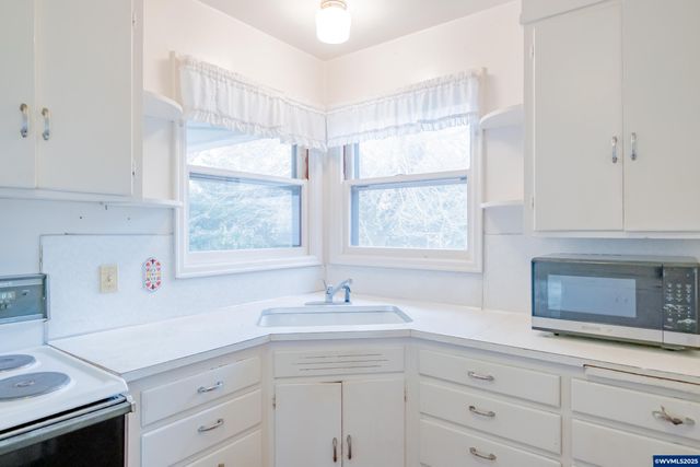 583 Manbrin Dr N, Keizer, OR 97303