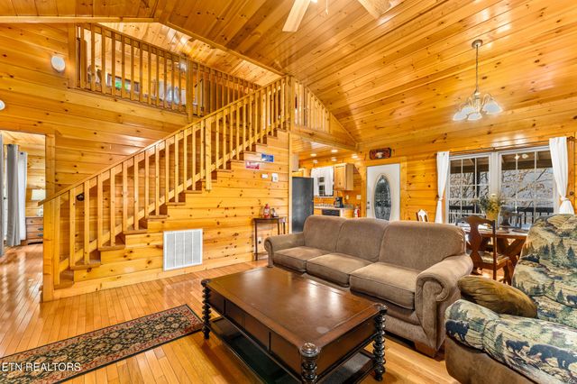 514 Laural Mountain Rd, Gatlinburg, TN 37738