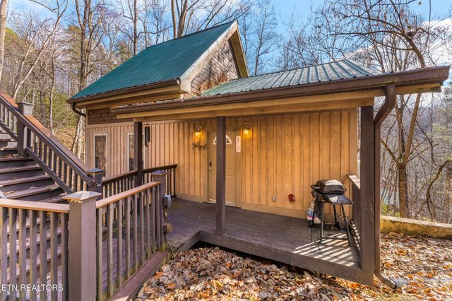 514 Laural Mountain Rd, Gatlinburg, TN 37738