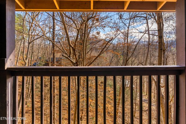 514 Laural Mountain Rd, Gatlinburg, TN 37738