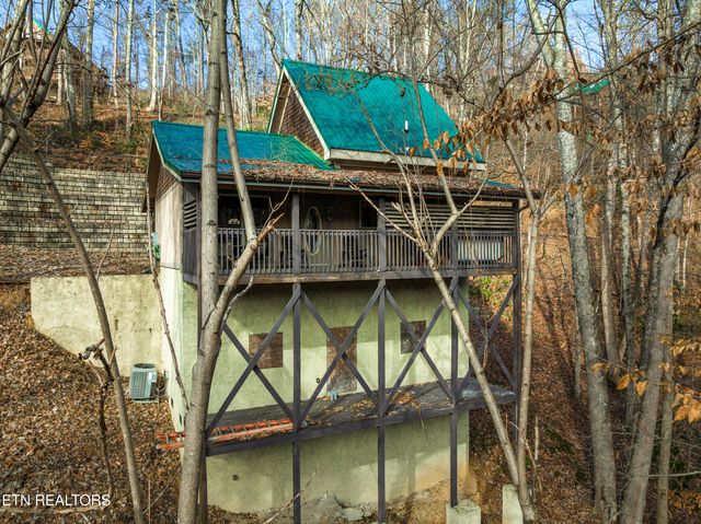 514 Laural Mountain Rd, Gatlinburg, TN 37738
