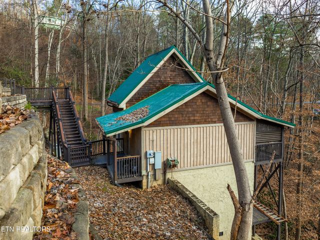 514 Laural Mountain Rd, Gatlinburg, TN 37738