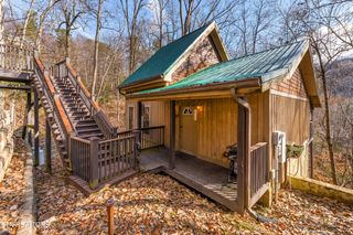 514 Laural Mountain Rd, Gatlinburg, TN 37738